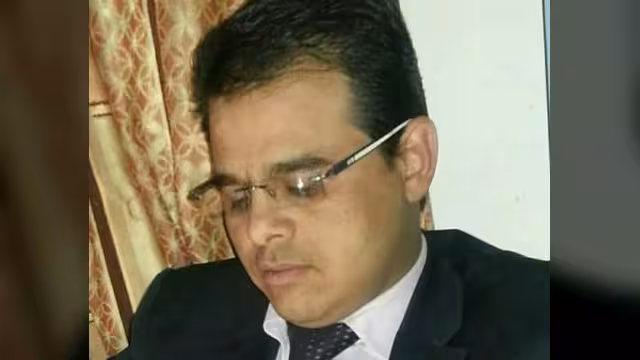 عادل الأحمدي القيل الجمهوري والصوت النابض بالحياة.. سلامات