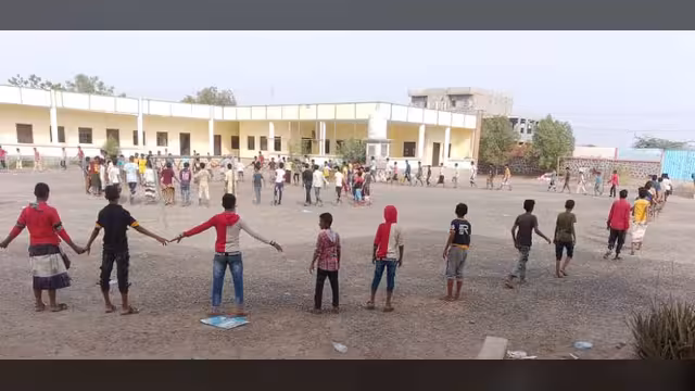 المخا بالفيديو: السلطة المحلية تدشن المراكز والمخيمات الصيفية