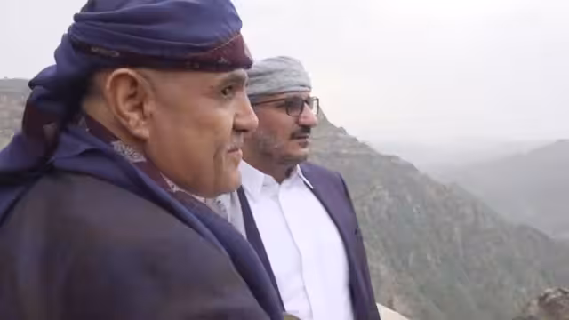 فيديو - طارق صالح يتفقد التربة ويستقبل المهنئين في تعز