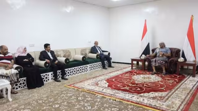 طارق صالح لقيادة الحديدة: مفتاح النصر مواصلة توحيد الصف الوطني