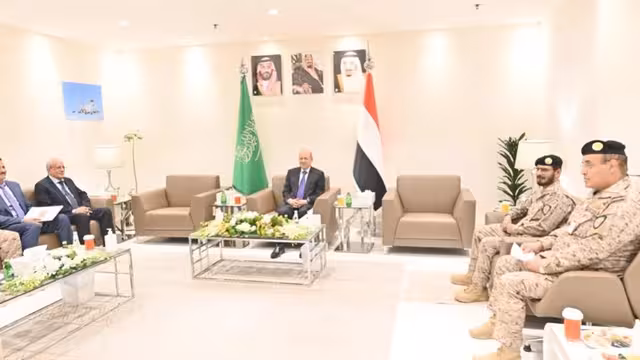 العليمي يزور قيادة قوات التحالف ويشيد بدورها في اليمن