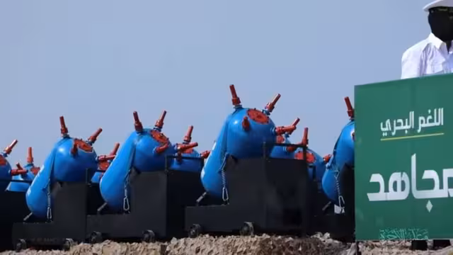 الحكومة: استعراض الحوثي الملغم في الحديدة تهديد للملاحة