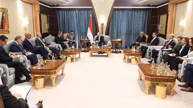 الرئيس العليمي لسفراء الاتحاد الأوروبي: تحمل المسؤولية إزاء خروقات الحوثي