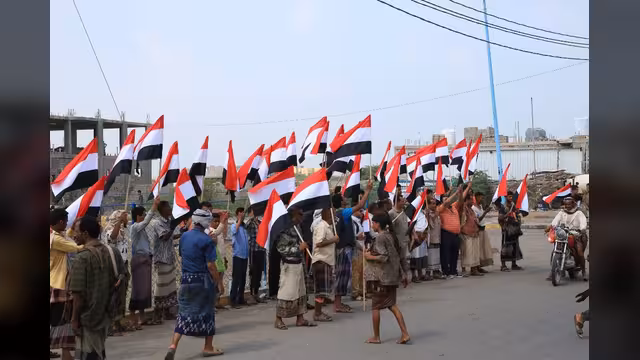 بالصور - هكذا بدأت مديريات الساحل الغربي حملة العلم الوطني بذكرى سبتمبر