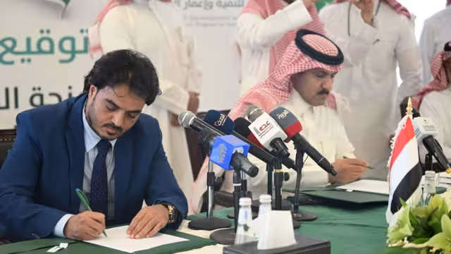 الكهرباء توقع مع البرنامج السعودي اتفاقية منحة مشتقات جديدة لليمن