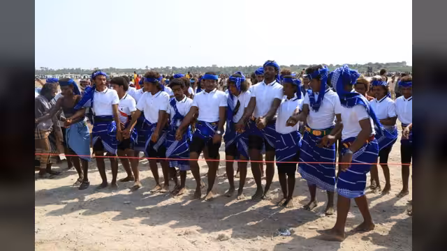 شاهد - جانب من المهرجان الكرنفالي في الخوخة جنوب الحديدة