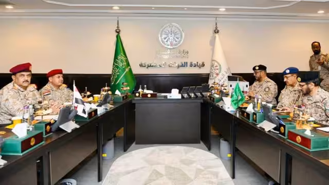اجتماع لقيادة الجيش اليمني والتحالف يناقش المستجدات
