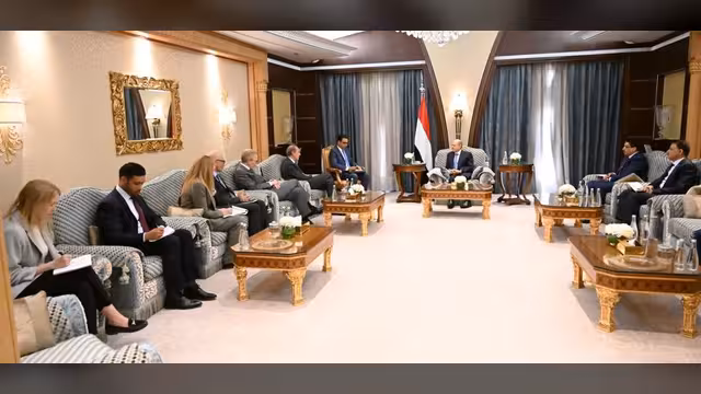 الرئيس العليمي يستعرض مع وفد أوروبي جهود السلام في اليمن