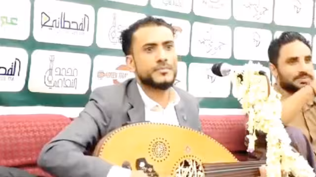 شاهد فيديو - أناشيد وطنية عزف خليل فرحان تلهب حماس اليمنيين