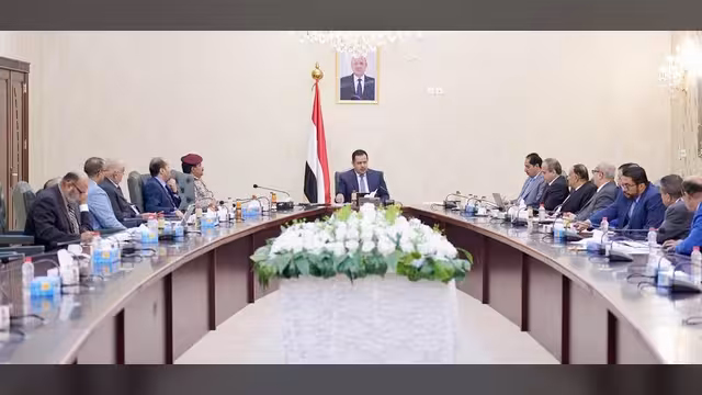 الحكومة تستعرض المستجدات ومعين عبدالملك: الجاهزية لمختلف المتغيرات