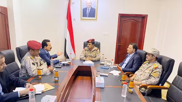 وزير الدفاع بلقاء محافظ الجوف: أهمية استراتيجية ودور منتظر