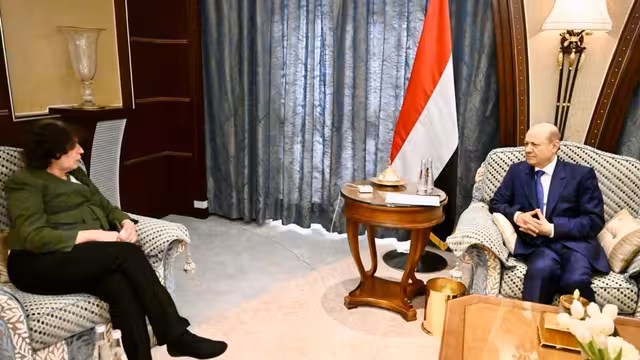 العليمي: تسهيلات دولية لتعزيز البنك المركزي بمبلغ 300 مليون دولار