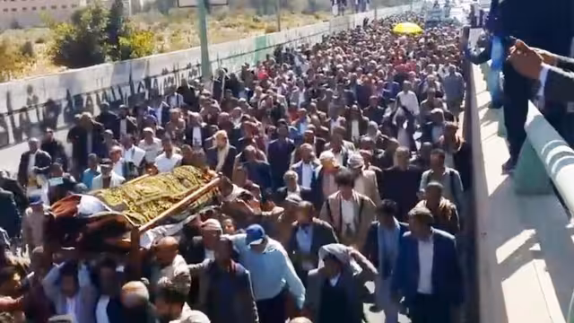 فيديو - مشاهد من تشييع فقيد اليمن الدكتور عبدالعزيز المقالح