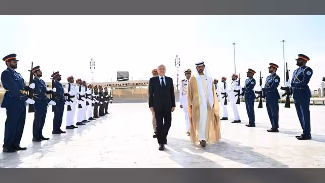 رئيس وأعضاء مجلس القيادة اليمني في زيارة واحة شهداء الإمارات