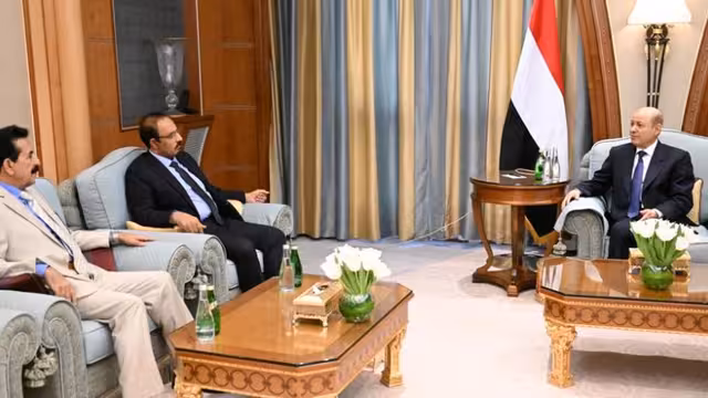 محافظا حضرموت والجوف يعرضان على الرئيس العليمي المستجدات