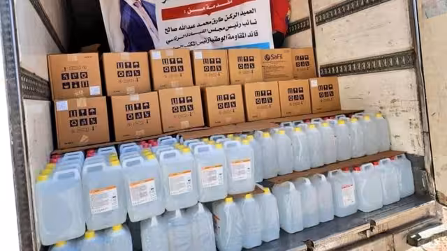 مركز الغسيل الكلوي في تعز يستلم محاليل طبية بدعم طارق صالح