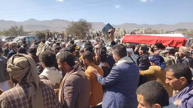 تشييع مهيب للشيخ صادق الأحمر في صنعاء - بالصور