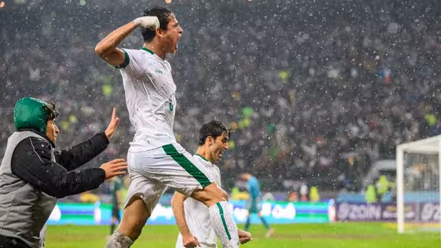 المنتخب العراقي يتصدر على حساب السعودية وسط أمطار غزيرة
