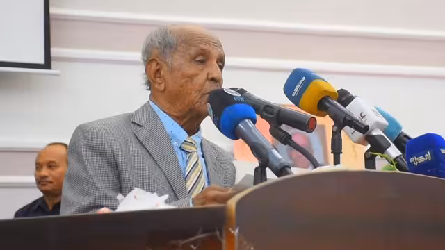 الدكتوراة الفخرية من جامعة عدن للفنان الكبير عطروش