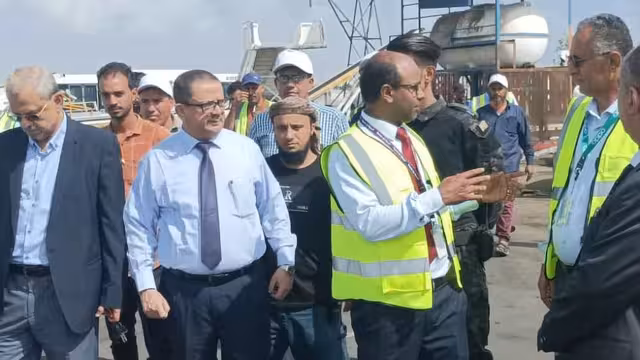 رئيس اليمنية يتفقد معدات وهنجر الصيانة الحديثين في مطار عدن