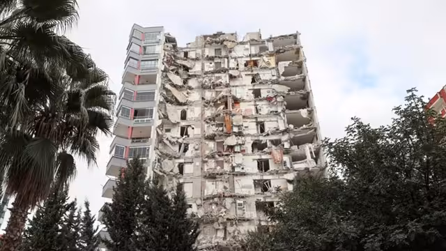 زلزال تركيا وسوريا المدمر - حصيلة أولية ثقيلة وعالقون وارتدادات