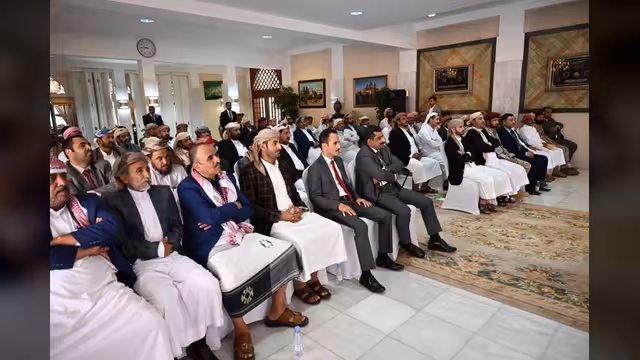 العليمي في لقاء قيادة الجوف: صلح وإنهاء الثارات دعماً لتحرير المحافظة