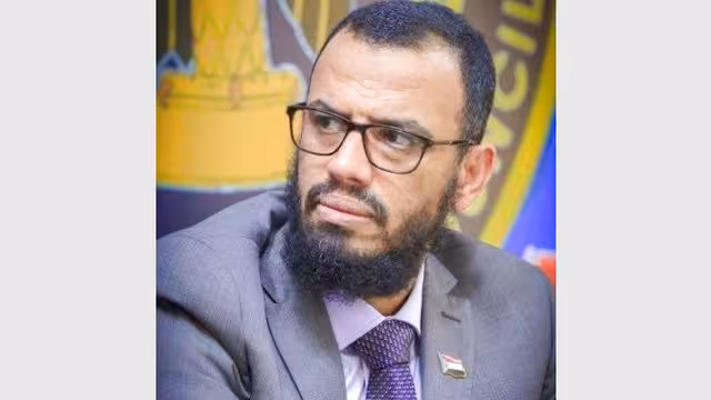 هاني بن بريك يدعو لإقالة ابن مبارك بعد إعادة مصر يمنيين
