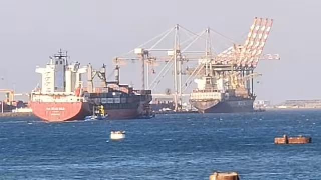 ميناء عدن يستقبل أول سفينة حاويات مباشرة إلى اليمن
