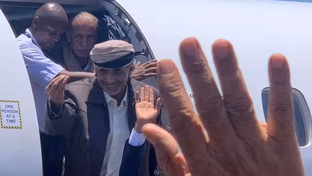 استقبال حاشد لوزير الدفاع اليمني محمود الصبيحي ورفاقه في عدن