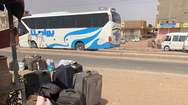 السودان: استمرار الإجلاء وأنباء عن مبادرة دولية لجمع البرهان وحميدتي في الرياض
