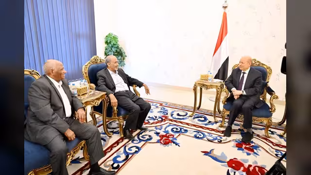 الرئيس العليمي يستقبل اللواءين محمود الصبيحي وفيصل رجب