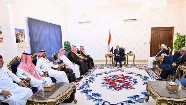بالصور.. وفد سعودي برئاسة السفير آل جابر يعقد لقاءات في عدن