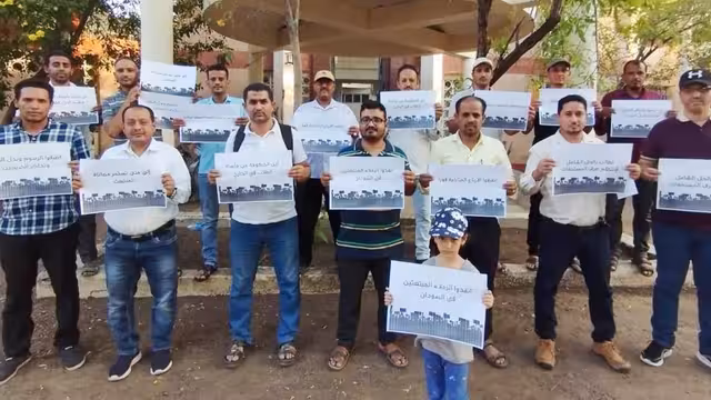 طلاب اليمن في مصر والهند يحتجون للمطالبة بمستحقاتهم المتأخرة
