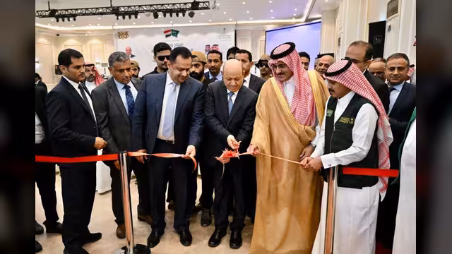 افتتاح مستشفى عدن وتدشين حزمة مشاريع سعودية في اليمن بحضور آل جابر.. صور