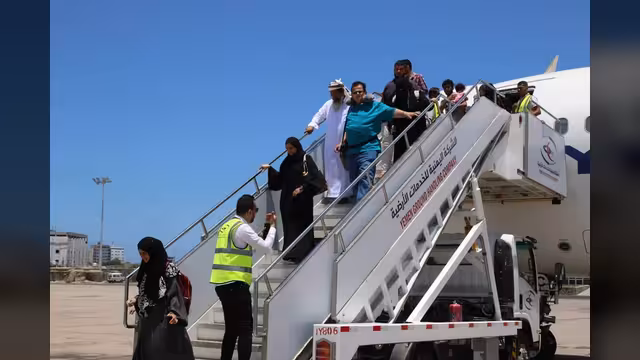 الحكومة اليمنية: تهديد الحوثيين طائرة مدنية جريمة جوية مكتملة الأركان