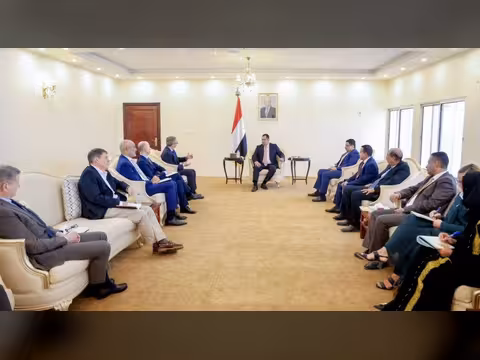 سفراء أوروبيون لدى اليمن يجتمعون مع رئيس الحكومة في عدن