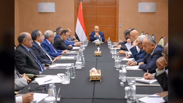 العليمي يقدم "إحاطة" لرئاستي النواب والشورى والكتل البرلمانية