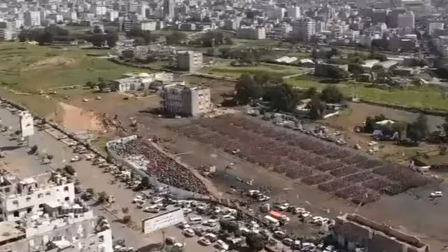 عرض ومطار عسكري حوثي في جامعة إب