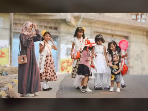 العيد في ثلاثية خالد الجريوي: لطخوا ثيابكم بأصباغ حلوى أطفالكم
