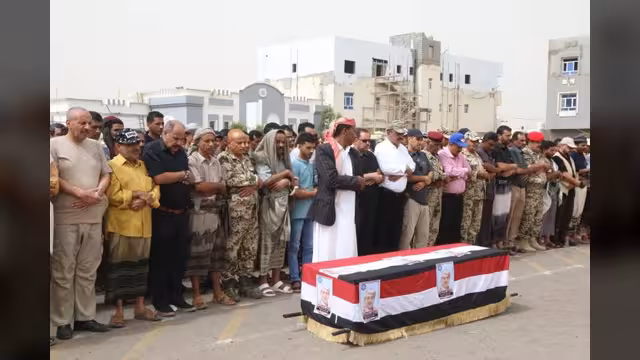 تشييع الصحفي فيصل الصوفي إلى مثواه الأخير في المخا