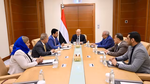 الحكومة اليمنية ترحب بقرار واشنطن تصنيف الحوثيين منظمة إرهابية