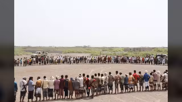 بالصور.. مشائخ ووجهاء ذوباب وموزع والوازعية والمخا يصدرون بياناً هاماً