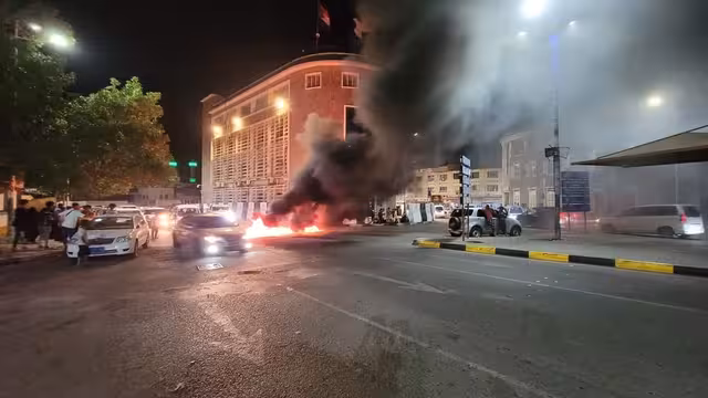 عودة نسبية للكهرباء في عدن بعد ليلة احتجاجات غاضبة