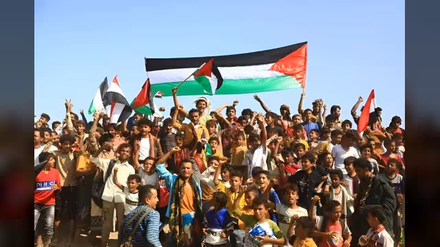 حيس: وقفة احتجاجية تنديداً بجرائم الاحتلال الإسرائيلي في فلسطين