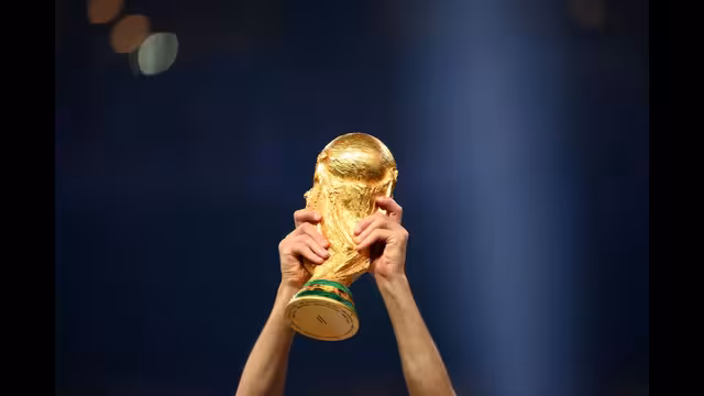 طارق صالح يبارك فوز السعودية بتنظيم كأس العالم 2034
