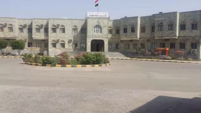 الحوثيون يختطفون ستة من موظفي مؤسسة الكهرباء في الحديدة