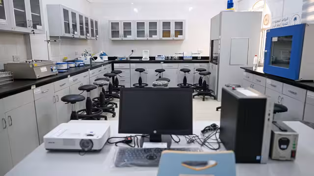 إعمار اليمن السعودي يفتتح حزمة مشاريع في جامعة عدن