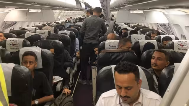 عدن: وصول 190 عالقاً يمنياً في السودان بتمويل رجل الأعمال عبدالسلام الحاج