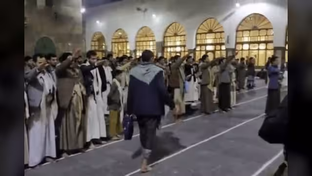 فيديو قسم الولاء عند الحوثيين ينسف ادعاءات الجماعة ويثير تعليقات