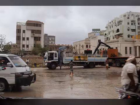 الدفاع المدني في اليمن يرفع الجاهزية لمواجهة المنخفض الجوي